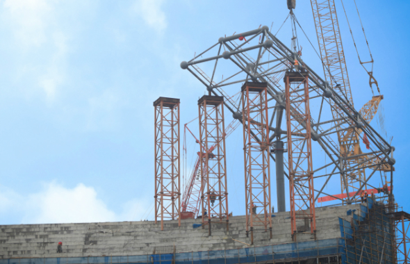 鳳凰山體育公園專業足球場屋面鋼網架吊裝正式啟動